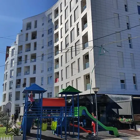 Rovena's - Free Parking *